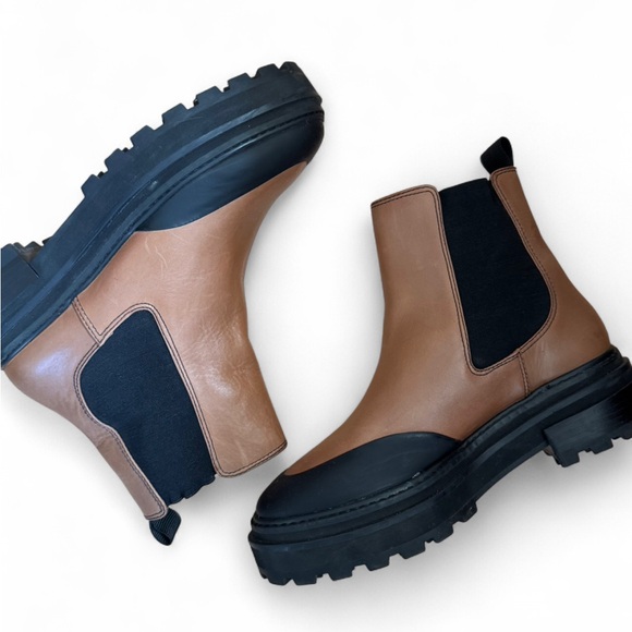 COPY - Aqua Women's Mud Guard Block Heel Platform Chelsea Boots - Picture 2 of 8